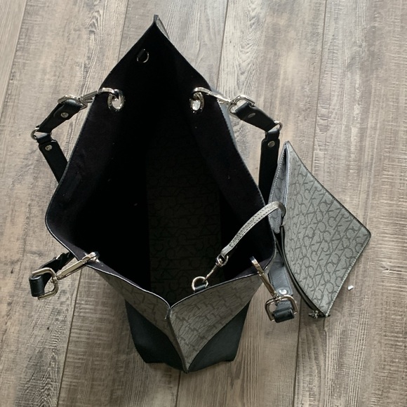 💵Calvin Klein travel tote - Picture 6 of 9